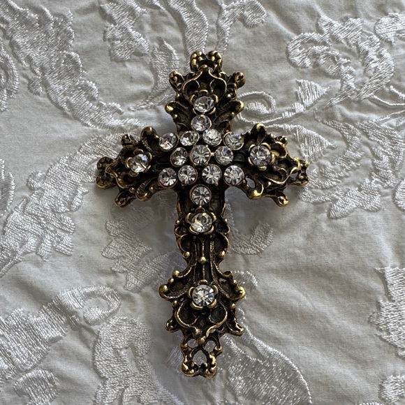 Jewelry - Vintage Style Gold and Diamond Cross Pendant